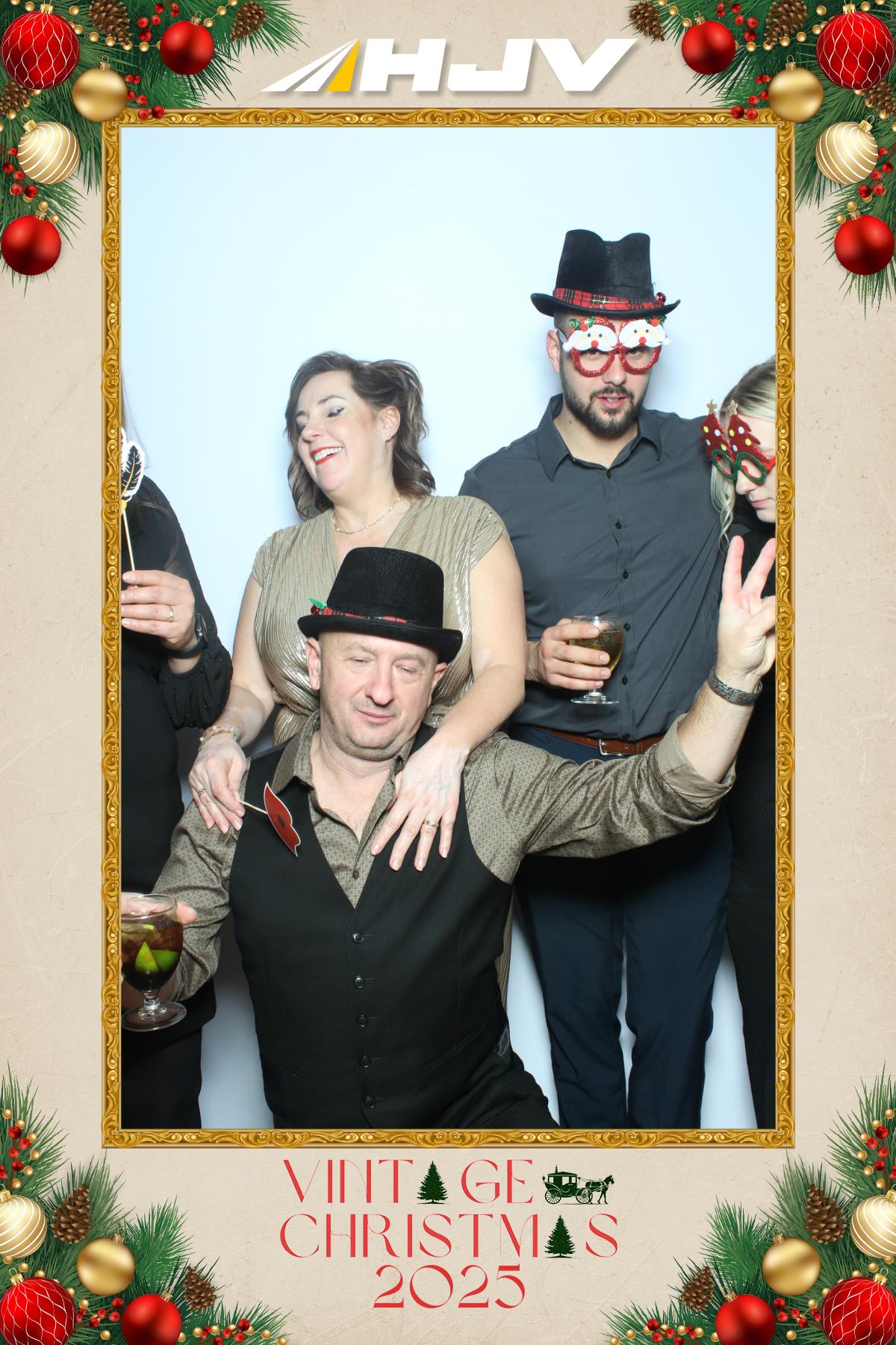 HJV Vintage Christmas 2025 | View more photos from the event at gallery.myselfiemirror.ca/u/romanmyselfiemirrorca/HJV-Vintage-Christmas-2025