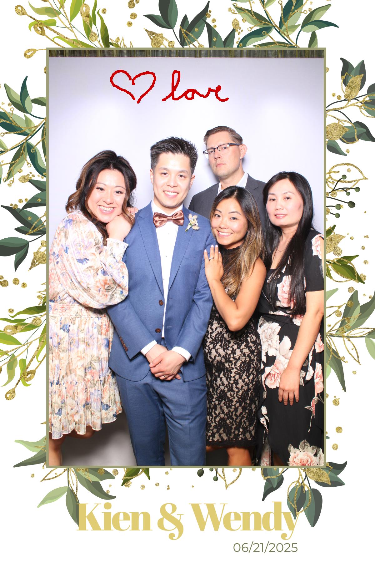 Kien & Wendy  | View more photos from the event at gallery.myselfiemirror.ca/u/romanmyselfiemirrorca/Kien-Wendy