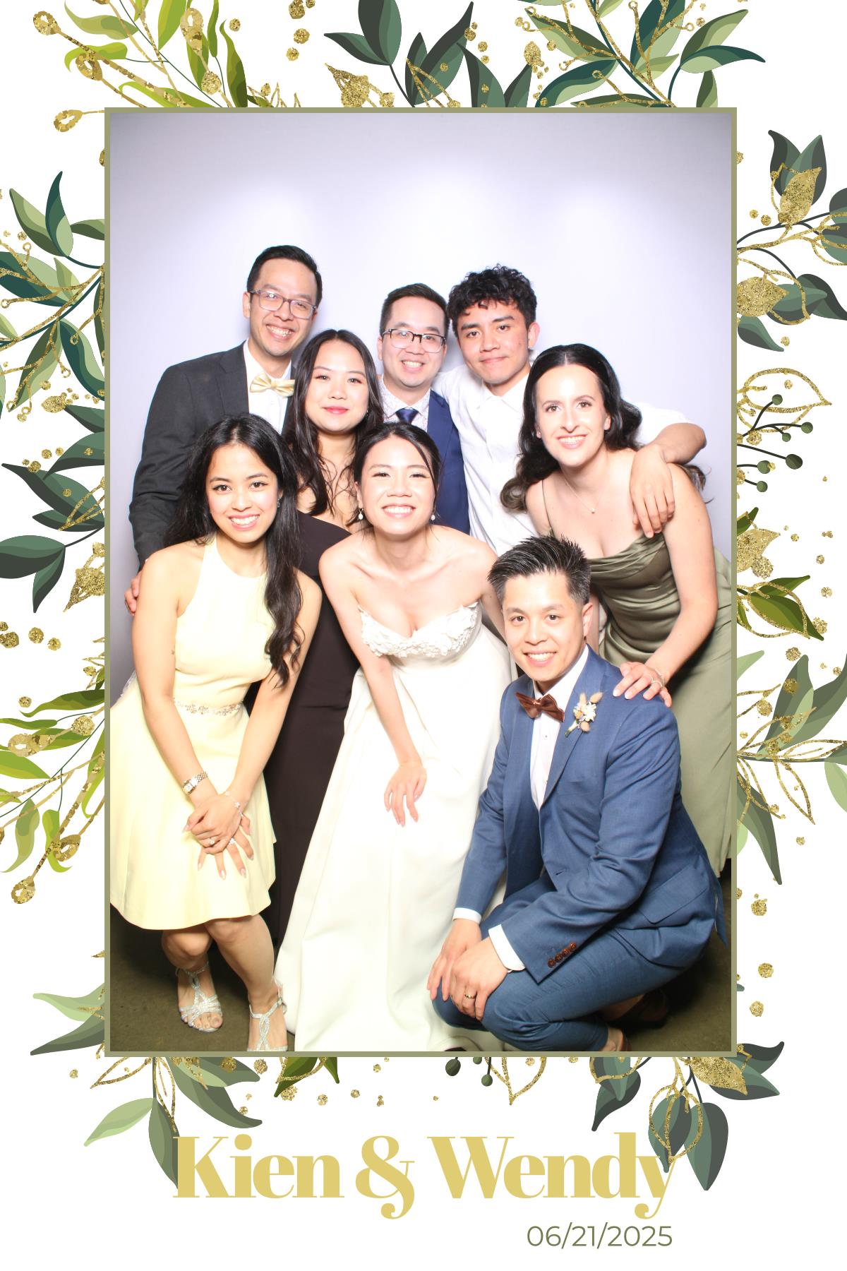 Kien & Wendy  | View more photos from the event at gallery.myselfiemirror.ca/u/romanmyselfiemirrorca/Kien-Wendy